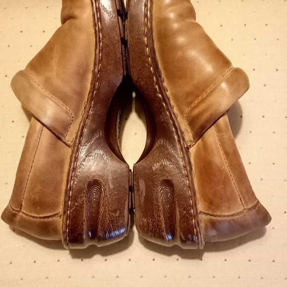 boc  Born Concepts Leather Peggy Clogs Size 9.5 Tan - Picture 4 of 9